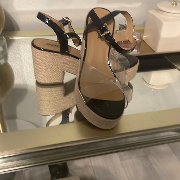 Sandel’s - Picture 2 of 2